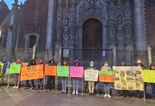 Desplazados de Yosondúa llegan a CDMX; piden solución a Sheinbaum