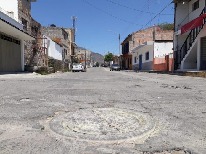 reportan-vecinos-drenaje-saturado-en-colonia-morelos-de-tepic-147178