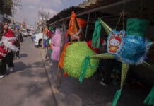 El incremento de precios también le pega a las piñatas en la temporada navideña en México
