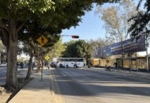 Trabajadores de la UABJO paralizan Ciudad Universitaria por demandas laborales