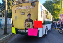 Padres protestan en secundaria José Vasconcelos; levantan bloqueo tras diálogo inicial