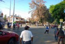 Vecinos de Santa Lucía bloquean avenida por crisis de agua y drenaje
