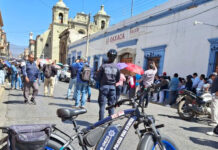 Trabajadores del Hospital Civil marchan por desabasto y demandas laborales