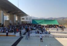 Habitantes de comunidades bloquean autopista a la Costa para exigir mejoras