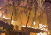 Incendio consume restaurantes y palapas en Punta Zicatela