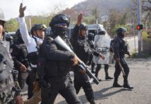 Bloqueos y repliegue de manifestantes marcan jornada de tensión en Oaxaca