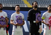 La selección varonil de Irán sale a juego amistoso con mochilas moradas como homenaje a niñas fallecidas en un bombardeo