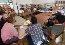 Productores de Zanatepec acuerdan con empacadoras pago de 180 pesos por caja, y levantan bloqueo carretero