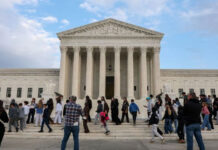 Corte Suprema de EU evalúa la prohibición de armas de fuego para consumidores de drogas ilegales