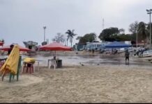 Denuncian derrame de aguas negras en Bahía Principal de Puerto Escondido