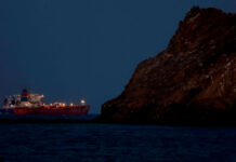 Ejército de EU fija la hora para bloquear los puertos de Irán: comenzará la mañana de este lunes