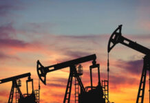 El precio del petróleo de Texas supera los 114 dólares por barril en medio de amagos de Trump contra Irán