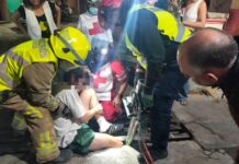 Turista inglés termina con múltiples golpes en la pierna derecha tras caer en alcantarilla en el centro de la ciudad de Oaxaca