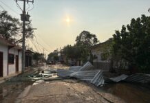 Contabilizan preliminarmente en Ixhuatán 22 postes de luz y 60 árboles caídos en calles principales tras tormenta de esta tarde; no hay luz ni telefonía