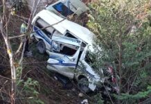 Camioneta de pasajeros se sale del camino en carretera Barranca Larga-Ventanilla; conductor huye y policía contabiliza 9 lesionados