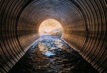 Detienen a 19 mexicanos que intentaban cruzar a EU a través de un túnel de drenaje; hay tres menores