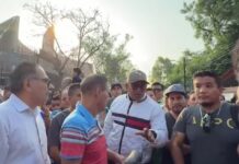 Protesta de padres y maestros por obra en parque de beisbol deriva en zafarrancho esta mañana