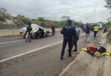 Brutal choque entre taxi de Telix y camioneta deja una mujer muerta y al menos cuatro lesionados en Oaxaca