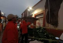 Se desploma parte de la fachada de edificio en pleno Centro Histórico de la ciudad de Oaxaca