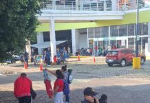 Escala presión de la CNTE; toman plazas comerciales en Oaxaca