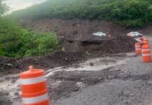 Continúan trabajos de rehabilitación en la carretera 190 entre Ocotepec y Totolápam