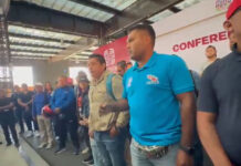 Maestros de educación física irrumpen y obligan a suspender conferencia matutina de Salomón Jara; acusan intento de incumplir acuerdo minutado con autoridades