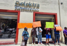 Clientas acusan a ex trabajador de Elektra de usurpar su identidad y orquestar fraude por casi 200 mil pesos; empresa, ahora, las intimida a ellas, afirman