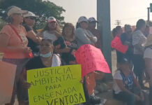 Marchan en Salina Cruz para exigir a Pemex frenar derrames de hidrocarburos