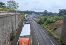 Bloqueo total a carretera Transístmica por habitantes de San Juan Mazatlán está a punto de cumplir 24 horas