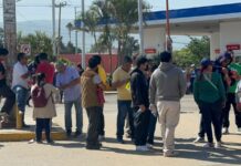 Taxistas activan protestas en Oaxaca en contra de reordenamiento implementado por Semovi; van a conferencia de Jara