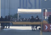 Policías estatales de Oaxaca se inconforman por descuentos arbitrarios