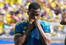 El futbolista Jhon Arias envía un avión con insumos médicos y personal de salud al epicentro del terremoto en Colombia