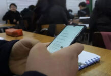 Promueven en Oaxaca iniciativa de reforma para regular entre menores el uso de celulares y tabletas en centros escolares